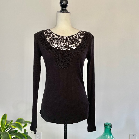 **SOLD** Lace & ribbed knit black shirt - Size M - Picture 1 of 5